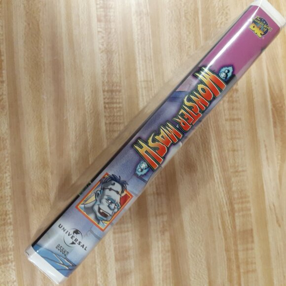 Monster Mash 2000 VHS Clamshell Universal Monsters DIC Animated Music Horror Y2K - Picture 3 of 7